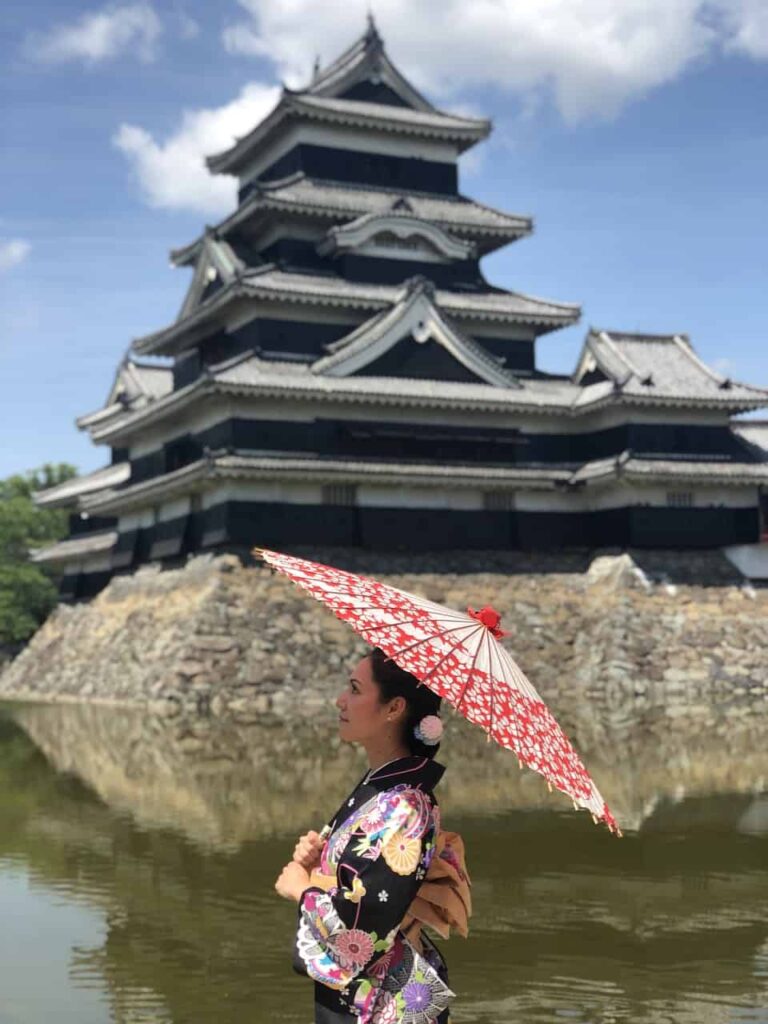 japan, castle, kimono-4944704.jpg