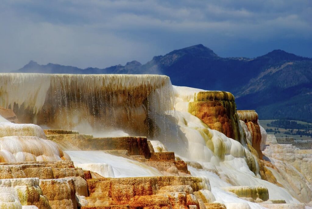 mammoth, yellowstone, thermal-951955.jpg